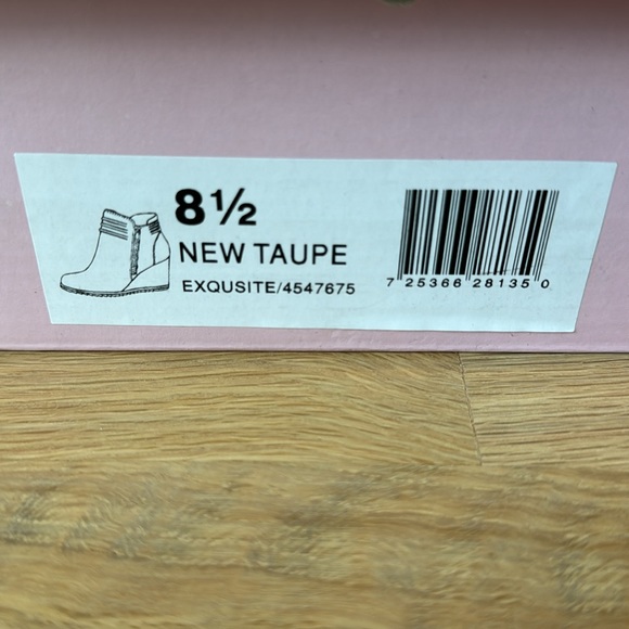 Crown Vintage • Exquisite Wedge Bootie • Taupe • 8.5 - Picture 2 of 5
